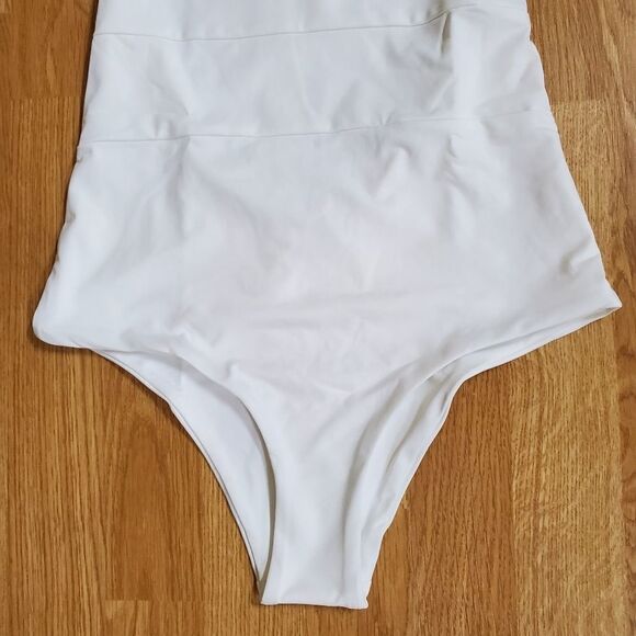 Tavik Chase One Piece Swimsuit sz Small in White - Picture 6 of 13